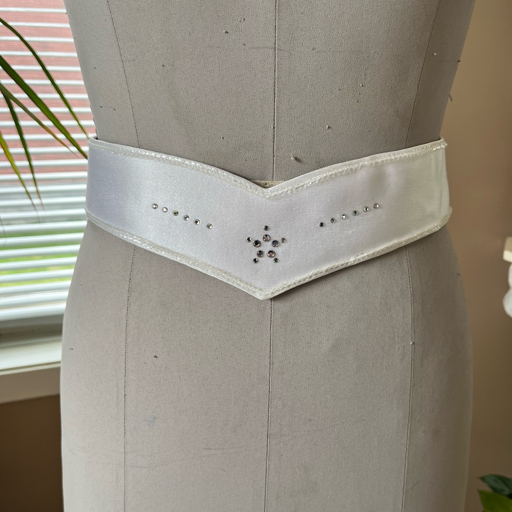 Satin Crystal Star Waist Belt - White